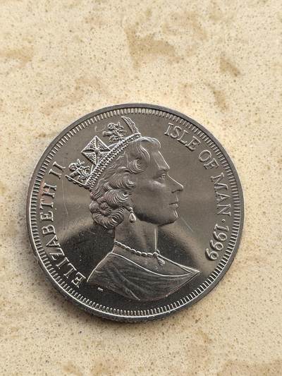 道一币馆币章第一百五十二场 - 马恩岛1990年伊丽莎白王太后90寿辰1克朗纪念币-王太后幼年照