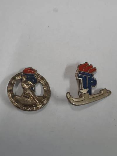 韵星假日拍卖第二十九期 -- Rimey Holidays Auction 29 - 民主德国台尔曼青年团运动徽章一组