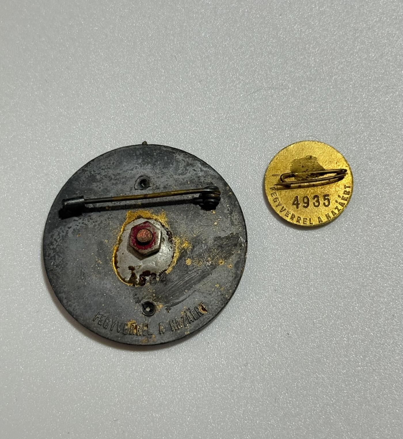 韵星假日精品2025秋季军品类拍卖会-- Rimey Holidays Boutique 2025 Autumn Militaria Sale 匈牙利人民共和国国际纵队 外交官拉斯洛·加罗斯妻 4934-4935号 游击队荣誉成员奖章