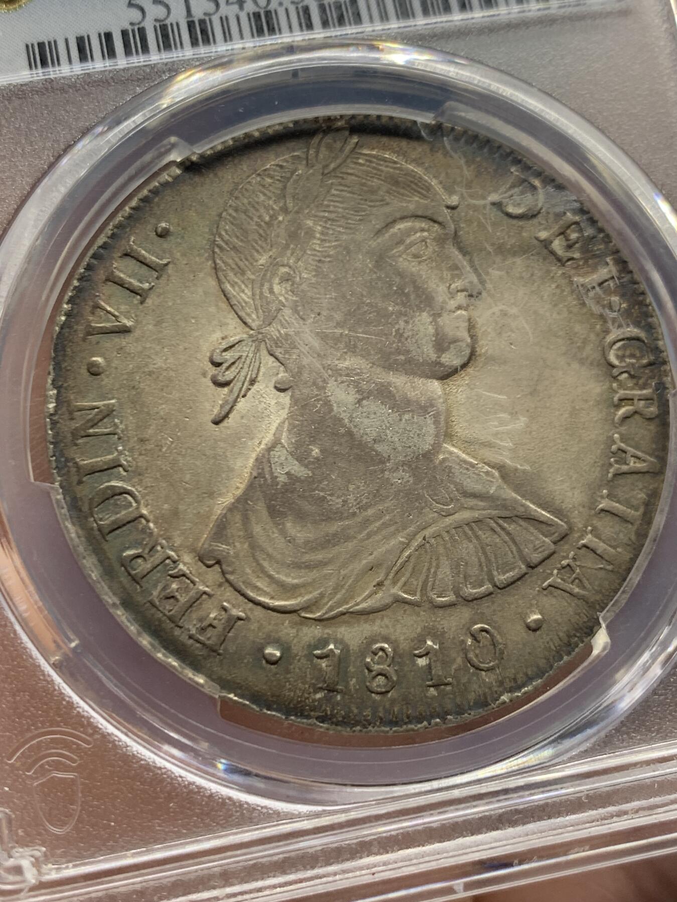《竞宝斋》第432场 周日，周一 2场连拍 （全场包邮） PCGS AU55 西属秘鲁1810年费迪南七世洋葱头双柱8r银币，很少见的头像版别，原味五彩包浆很舒服