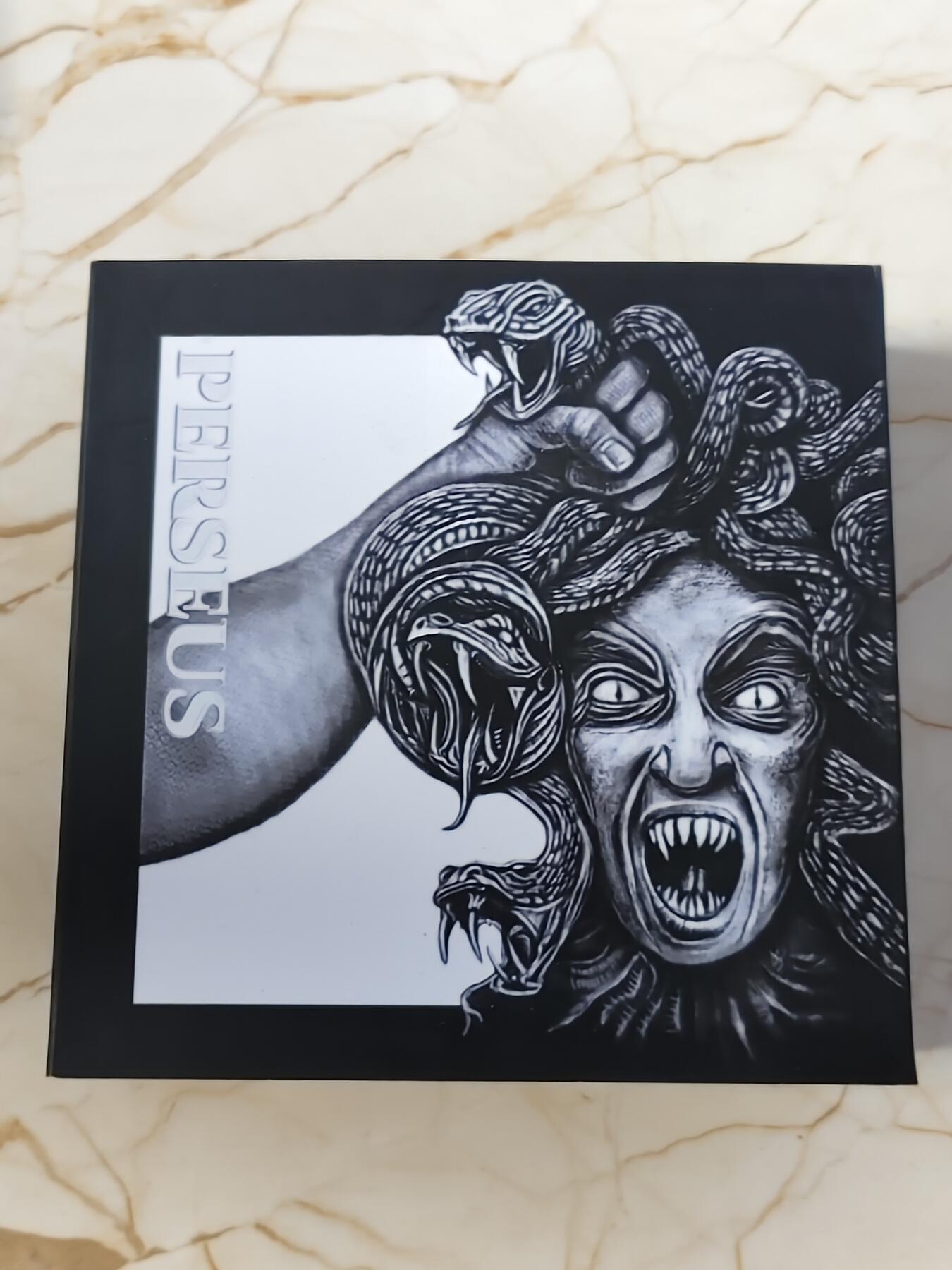 第180期拍卖【长期征集拍品】【北京币展专场】 纽埃2018年古希腊半神系列2珀尔修斯战美杜莎2盎司银币NGC-MS69盒证齐全，999银，发行650枚，