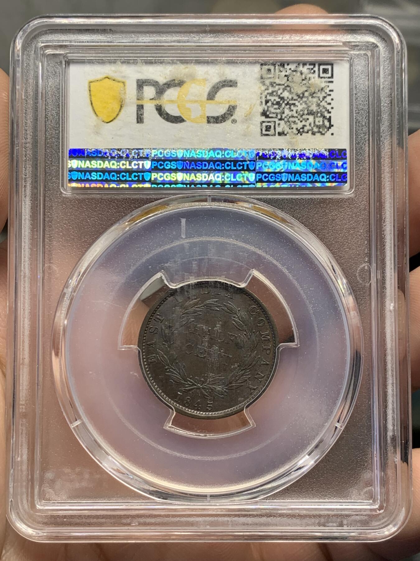 《竞宝斋》第432场 周日，周一 2场连拍 （全场包邮） PCGS MS63BN 英属海峡1845年小维1/2分铜币，首年份，个人最喜欢的一款女王年轻头像。首年好品非常稀少，外拍大热品种，SBP拍卖N盒同分早在19年就以480美元成交。背面右上角小磕，细节见图。