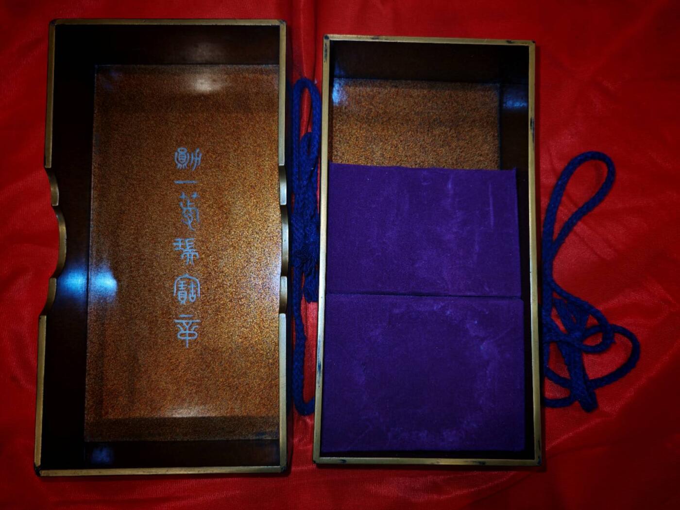 凯旋世界勋赏（第19期）（欢迎送拍）（对拍品有疑问请询问客服，不接受到手刀，出价默认拍品品相。请认真阅读拍卖规则！出价默认已认可！）（收到货请录制开箱视频，无视频概不处理问题。） 一等瑞宝勋章盒子（外事版本）