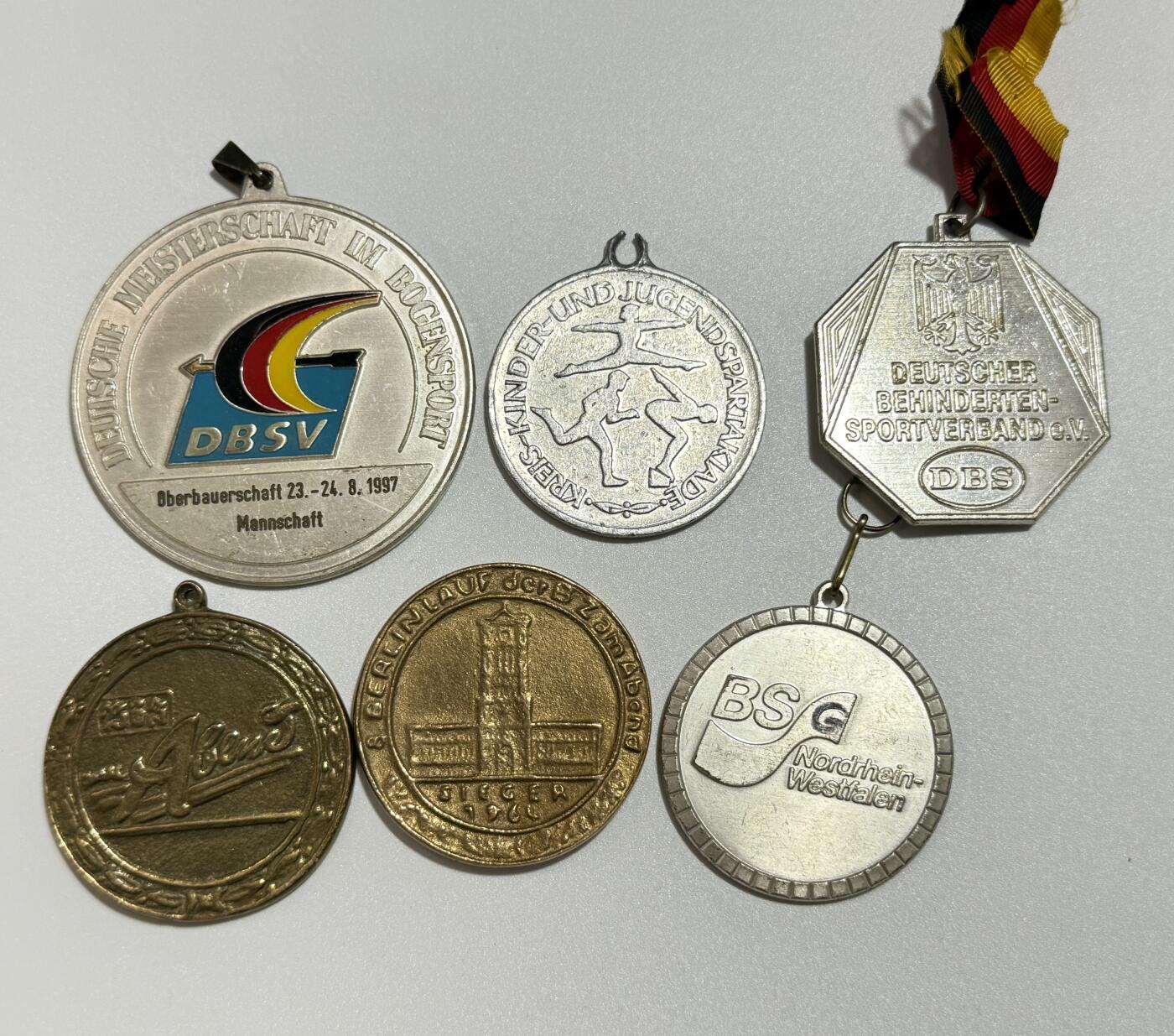 韵星假日精品2025秋季军品类拍卖会-- Rimey Holidays Boutique 2025 Autumn Militaria Sale 民主德国奖牌一组