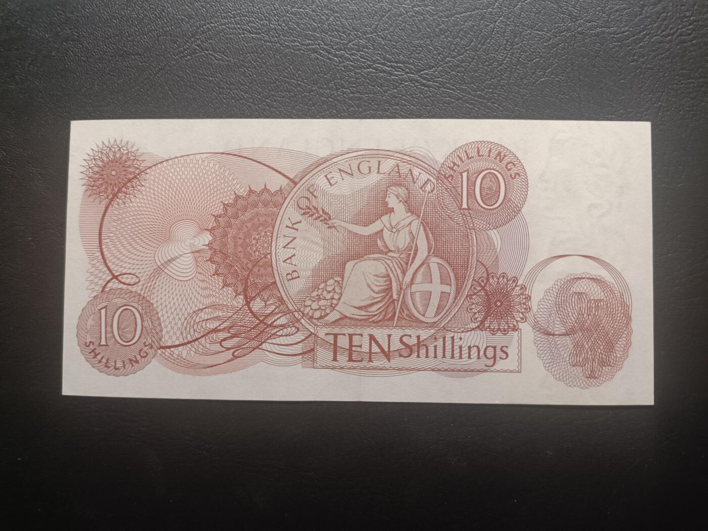 2025十月第四期，加拍第二场，总198期 英格兰C序列10先令UNC-，补号M前缀，青年女王