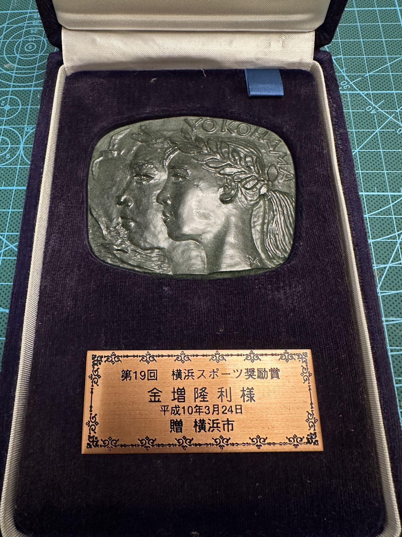 蒂克钱币-第46场 日本章牌专场 日本横滨 双美女奖赏章  77mm 248g 绒布盒