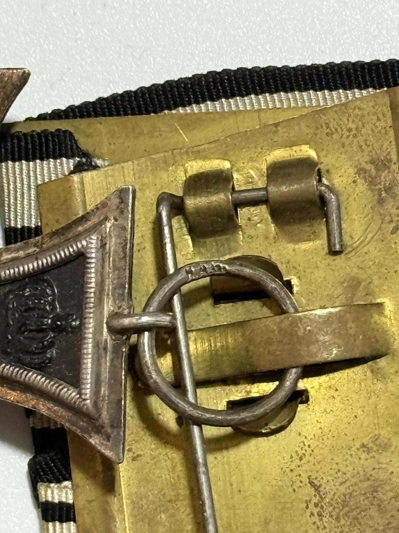 韵星假日精品2025秋季军品类拍卖会-- Rimey Holidays Boutique 2025 Autumn Militaria Sale 德意志帝国二级铁十字勋章（KAG标）与巴伐利亚王国三级军事功勋奖章（MVK3）联排