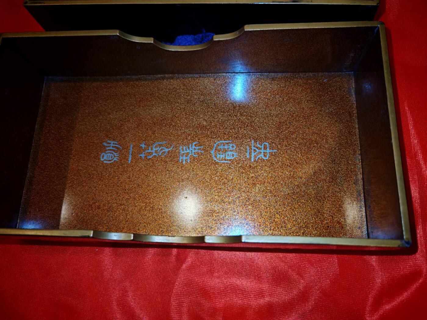 凯旋世界勋赏（第19期）（欢迎送拍）（对拍品有疑问请询问客服，不接受到手刀，出价默认拍品品相。请认真阅读拍卖规则！出价默认已认可！）（收到货请录制开箱视频，无视频概不处理问题。） 一等瑞宝勋章盒子（外事版本）