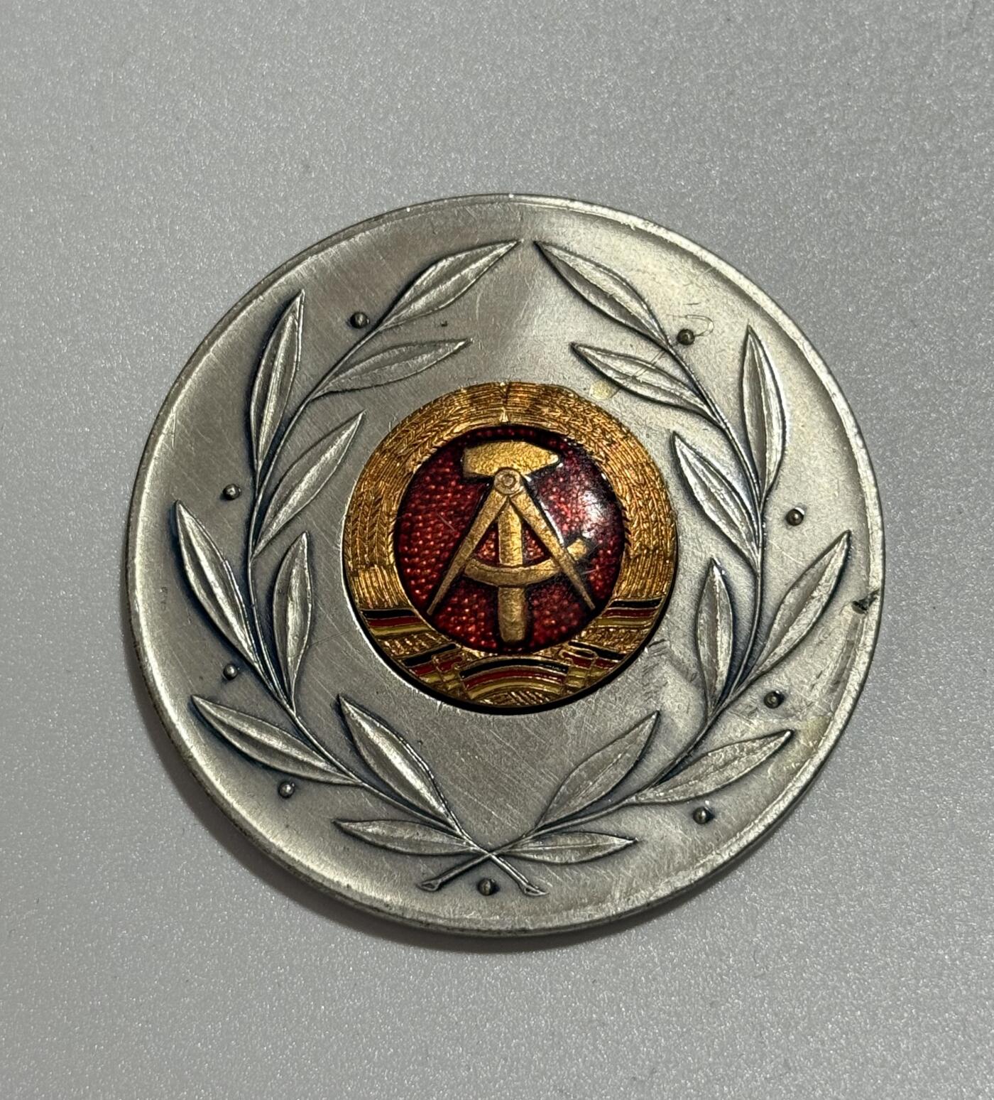 韵星假日精品2025秋季军品类拍卖会-- Rimey Holidays Boutique 2025 Autumn Militaria Sale 民主德国章牌