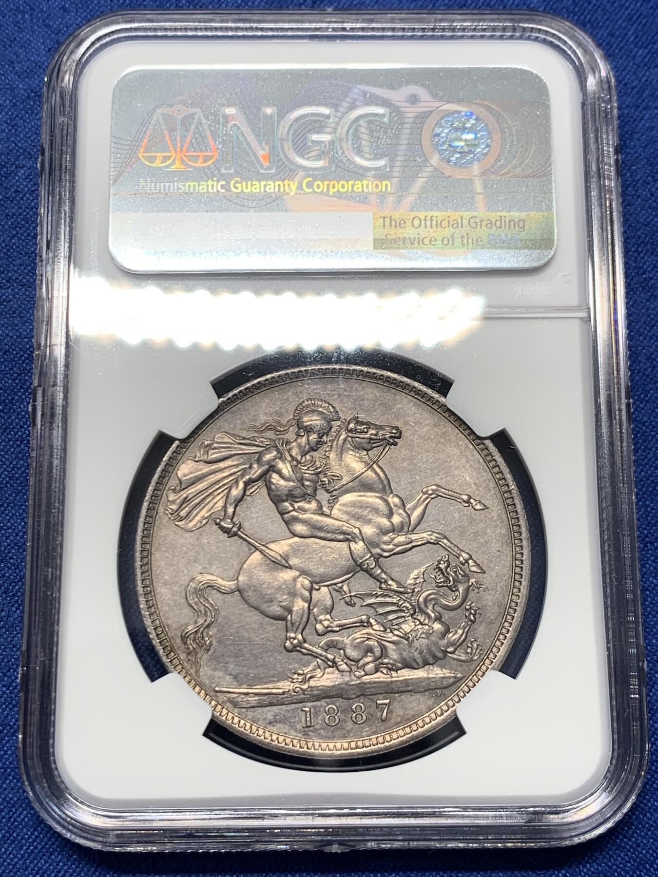 《竞宝斋》第432场 周日，周一 2场连拍 （全场包邮） NGC AUD 1887年英国维多利亚高冠马剑克朗 错杀，英国钱币名家Thorbum旧藏，双面包浆极美，适合自藏