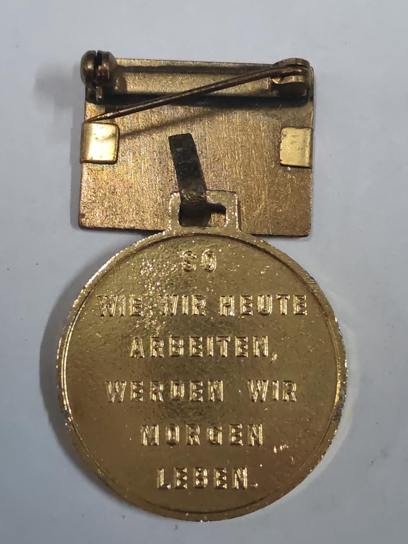 韵星假日拍卖第二十九期 -- Rimey Holidays Auction 29 民主德国七年计划劳动模范奖章