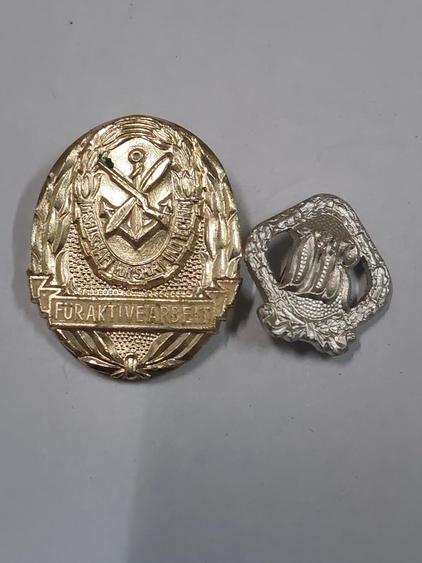 韵星假日拍卖第二十九期 -- Rimey Holidays Auction 29 民主德国体育与技术协会证章与体能mini