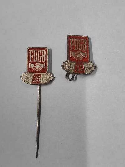 韵星假日拍卖第二十九期 -- Rimey Holidays Auction 29 - 民主德国工会优秀服务二十五周年证章章插针一组