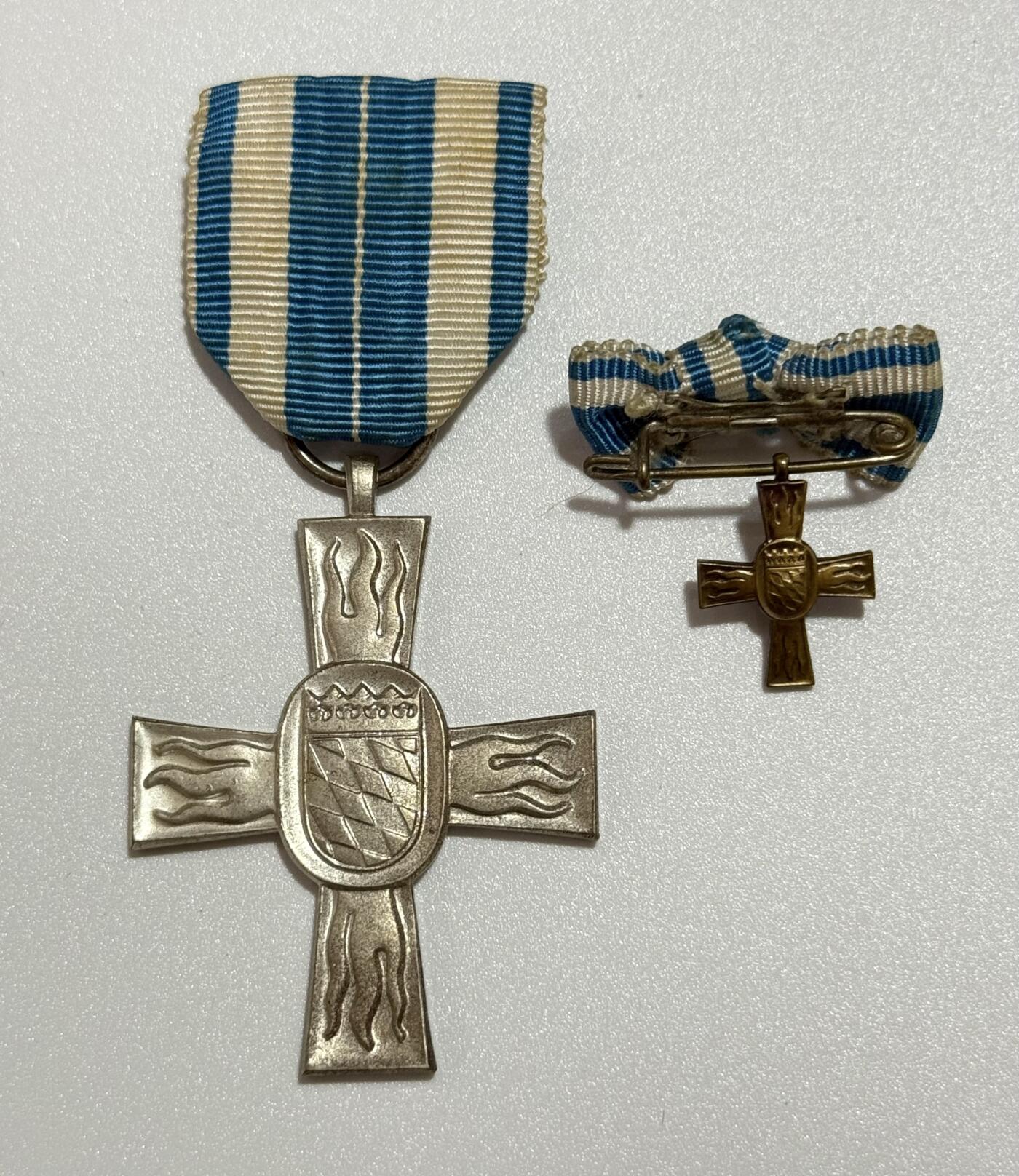 韵星假日精品2025秋季军品类拍卖会-- Rimey Holidays Boutique 2025 Autumn Militaria Sale 西德巴伐利亚银级消防服务奖章带mini