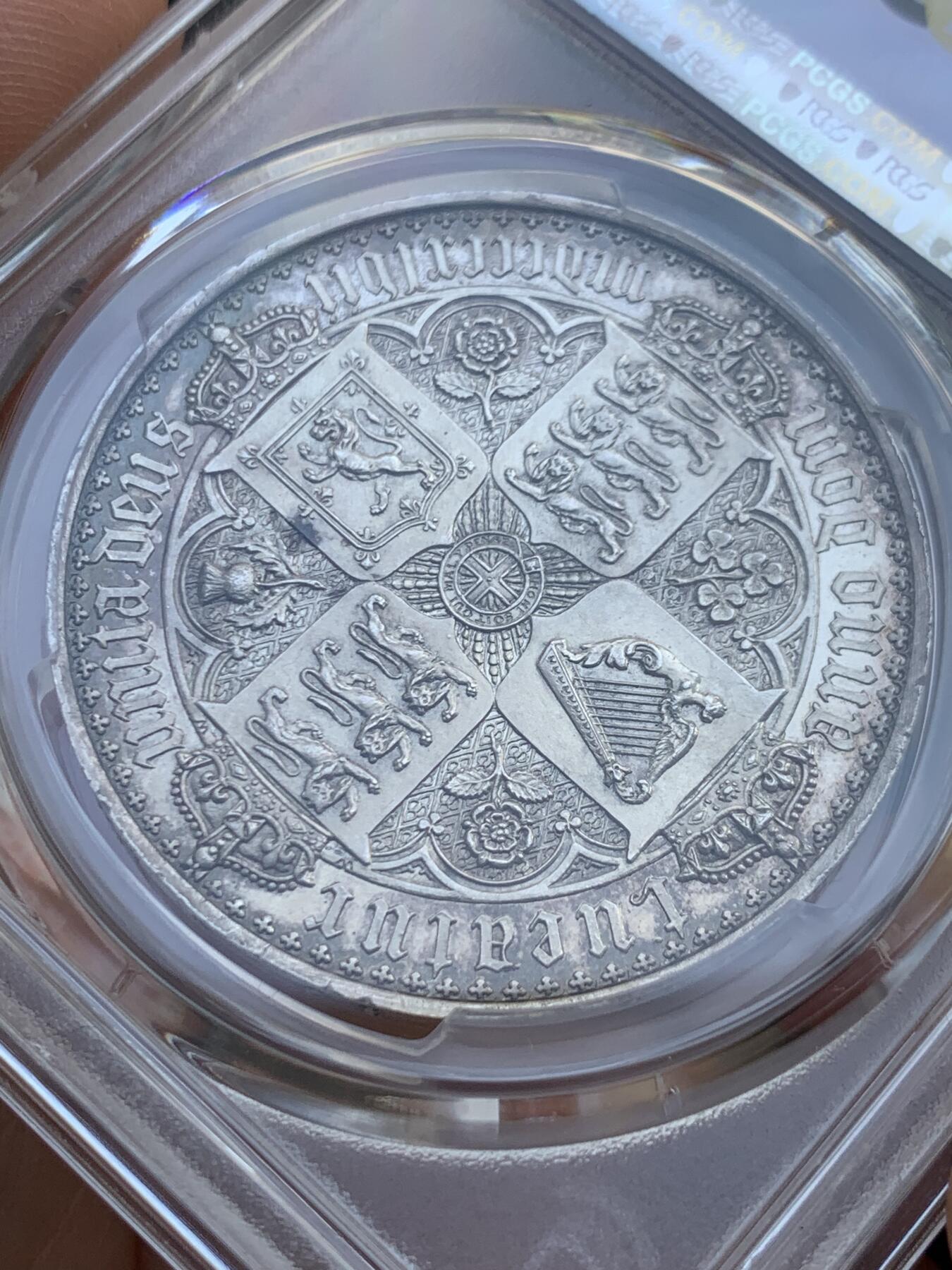 《竞宝斋》第432场 周日，周一 2场连拍 （全场包邮） PCGS PR62CAM 英国1847哥特克朗银币 公认的最美钱币之一 英系玩家绕不过的美丽 所见62分的状态极佳者