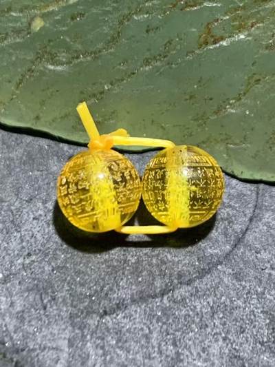 天然乌克兰原矿蜜蜡雕刻心经小腰珠两颗，。 - 天然乌克兰原矿蜜蜡雕刻心经小腰珠两颗，。