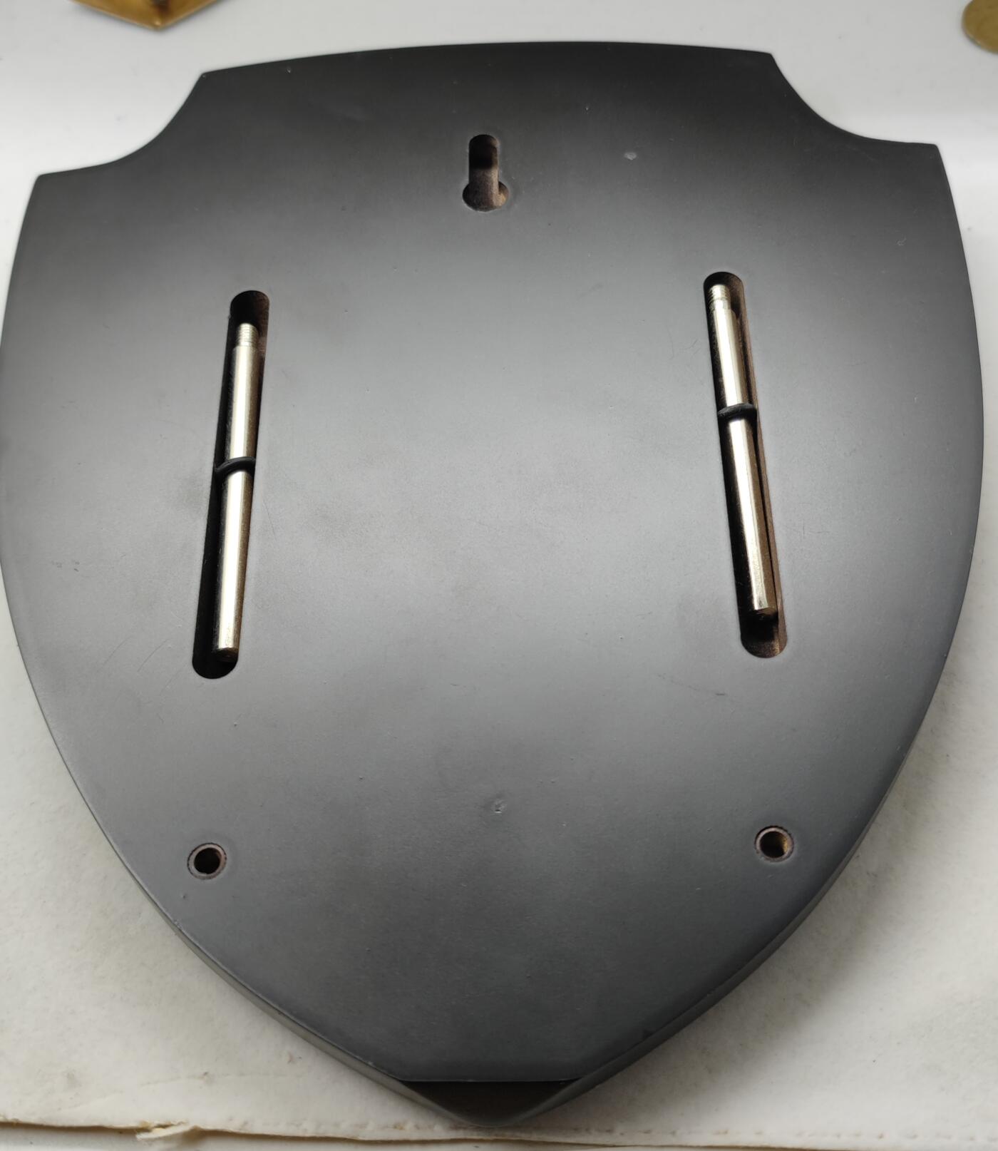 红色经典收藏拍卖专场第28期 库存品相 辽宁舰盾章带原盒  出访纪念品  不含笔记本电脑  可挂 可摆