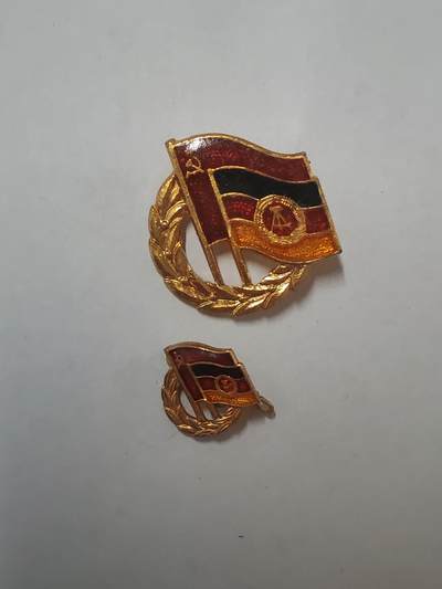 韵星假日拍卖第二十九期 -- Rimey Holidays Auction 29 - 民主德国金级苏德友好协会证章一套