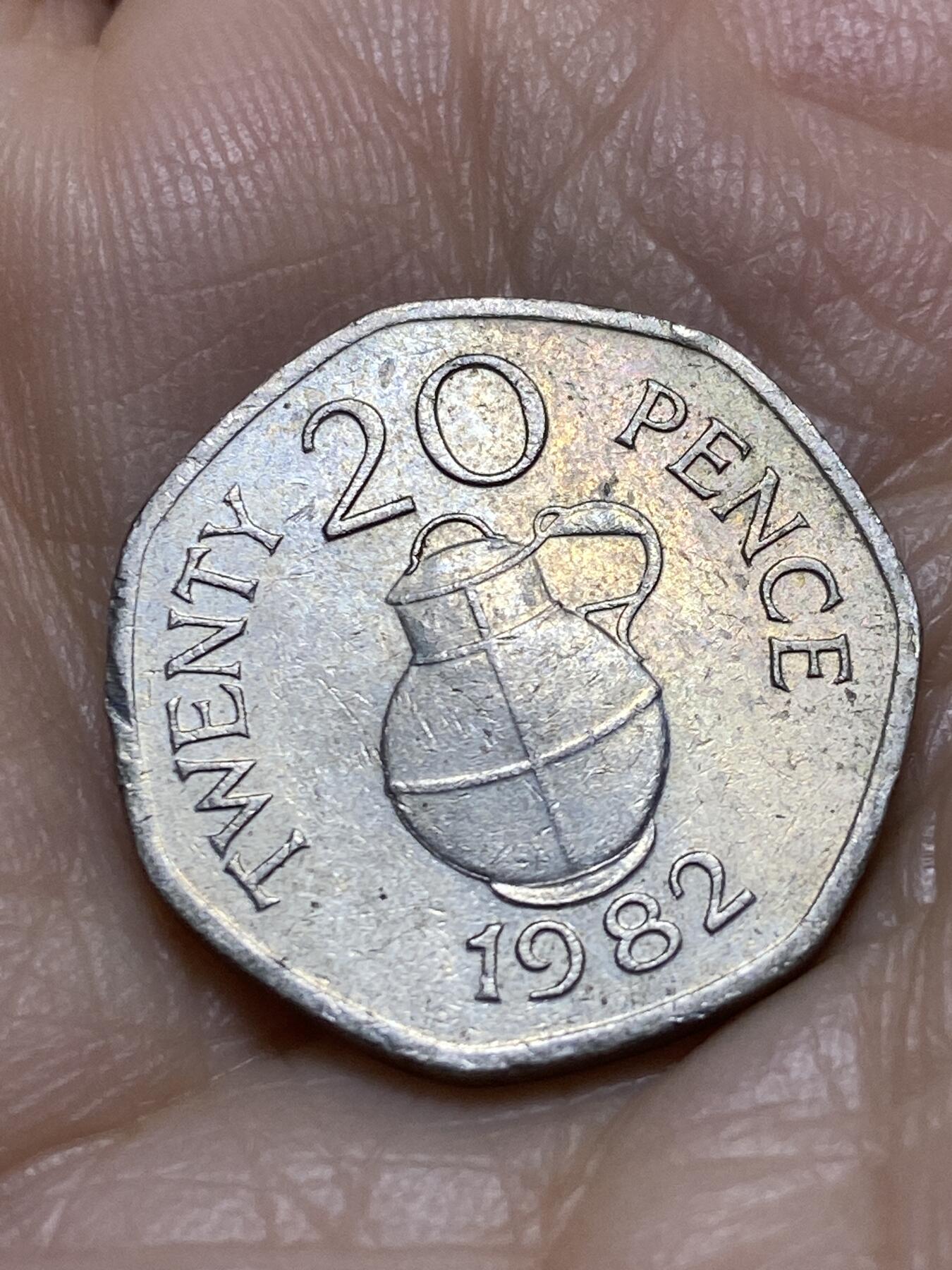 2025年第一百一十八场(总第一百四十四场）外国好品散币(免佣金) 英属根西岛🇬🇬1982年20便士(伊丽莎白二世时期，十进制第二套)