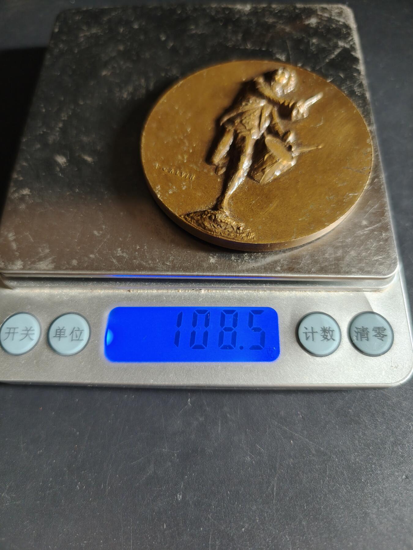 老王徽章第159期  法国普罗旺斯省卡德内市大铜章     直径58mm.    重量108.5g