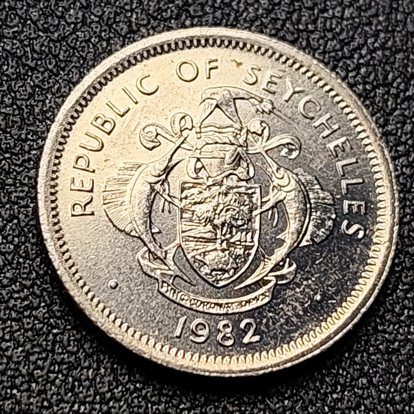 泉币菌-第118场-精品福利场 原光极美 塞舌尔1982独年25分 鹦鹉 铜镍19mm 