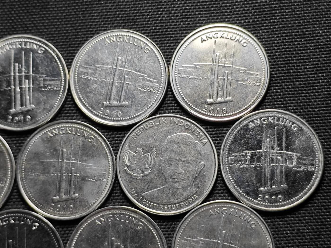 KK钱币收藏小铺  第359场  2月预留时间 周末发货  印度尼西亚1000卢比11枚