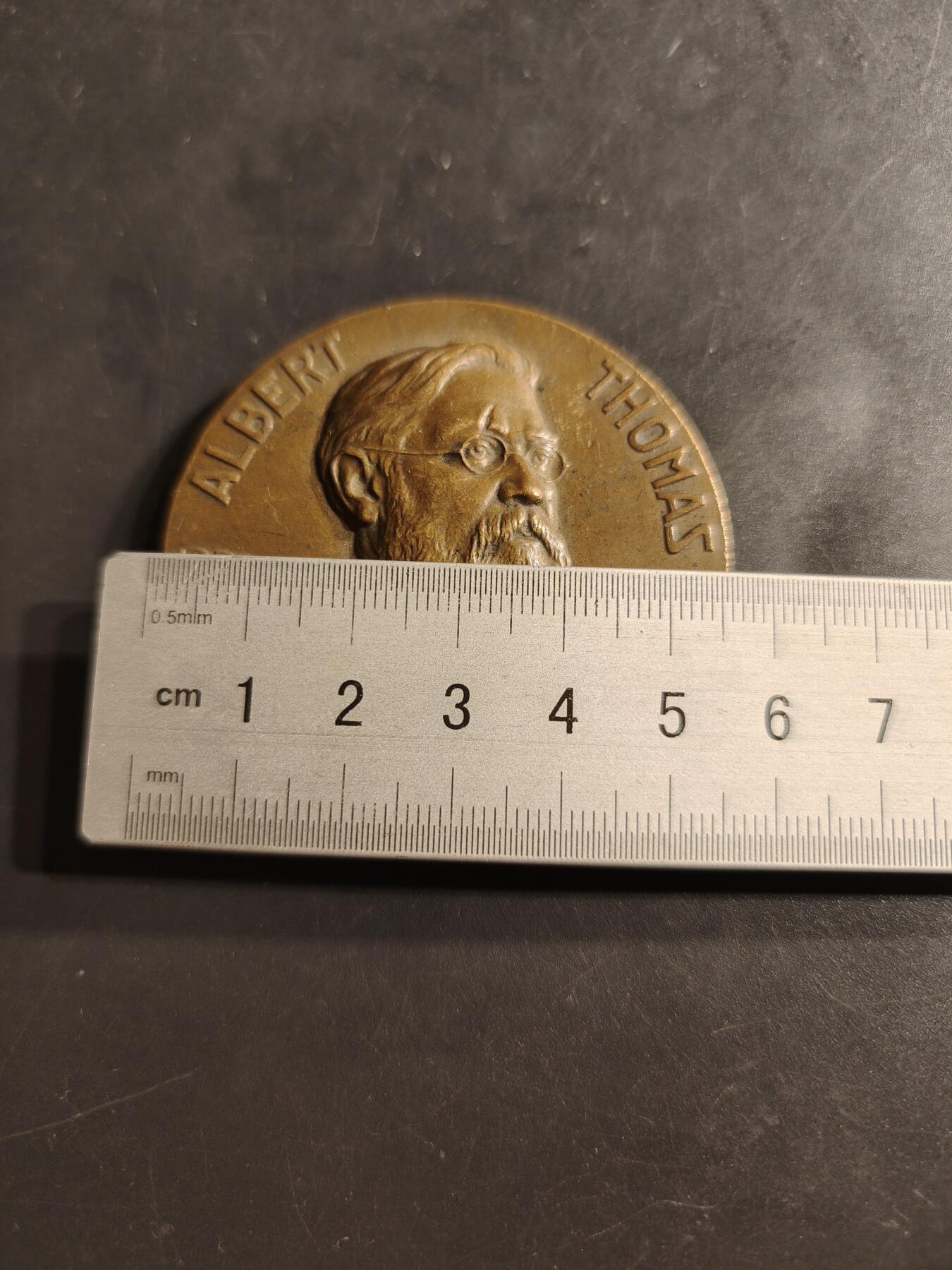 老王徽章第159期 法国著名记者阿尔贝•托马斯大铜章     直径56mm.    重量107.1g