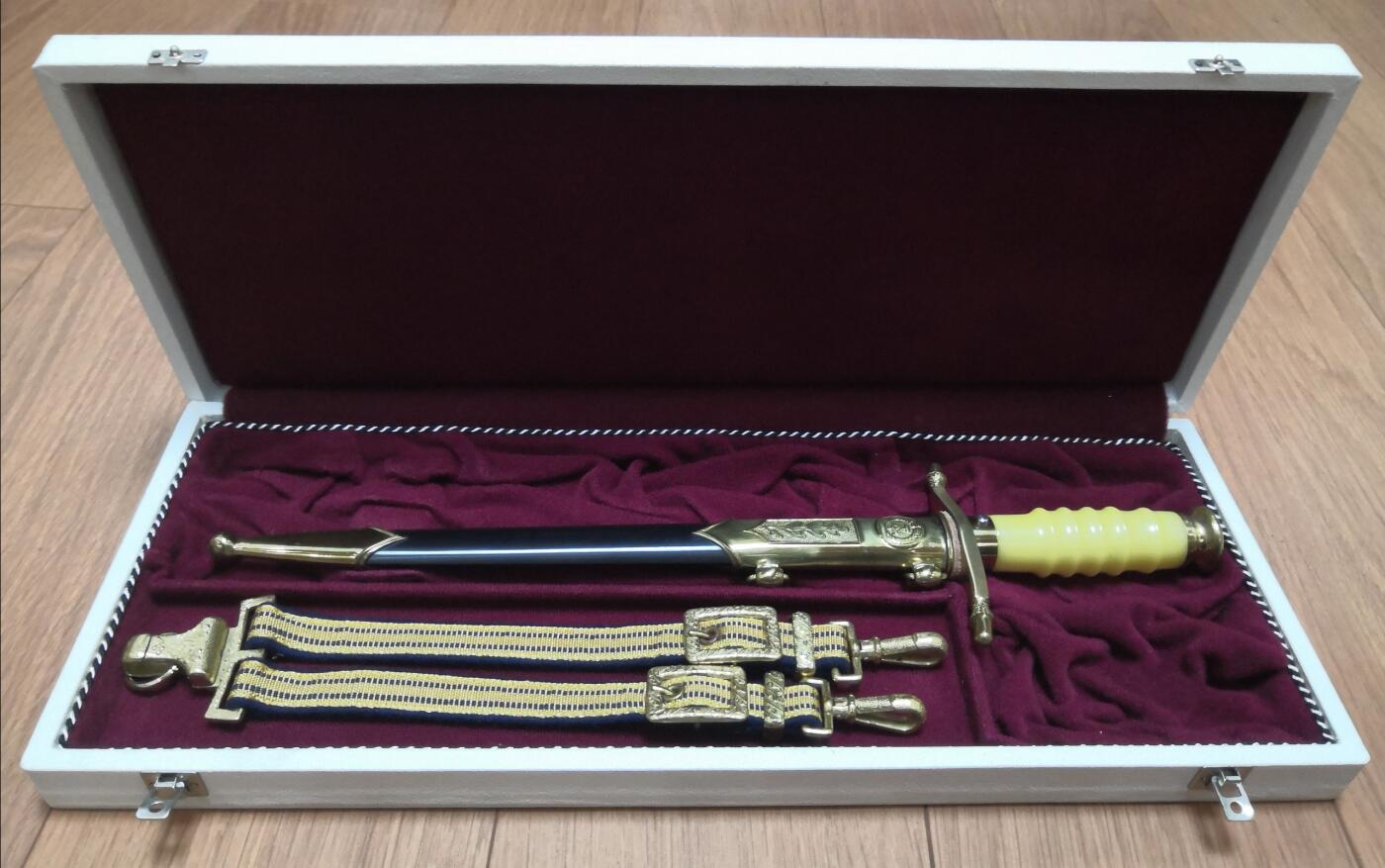 红色经典收藏拍卖专场第28期 保真东德司令佩剑  全套 未开刃 不含衣服