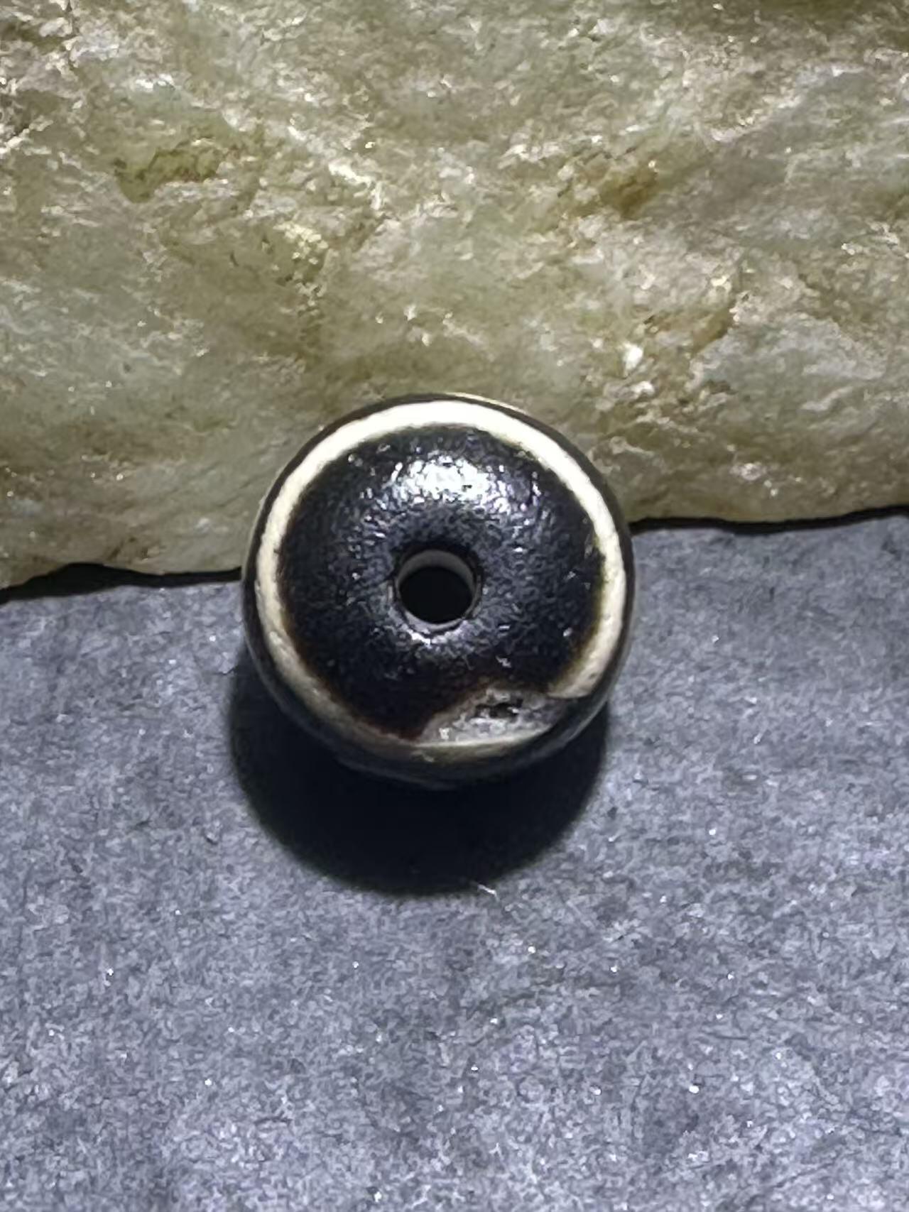 仅此一颗，精品藏传四眼随形天珠一颗，，