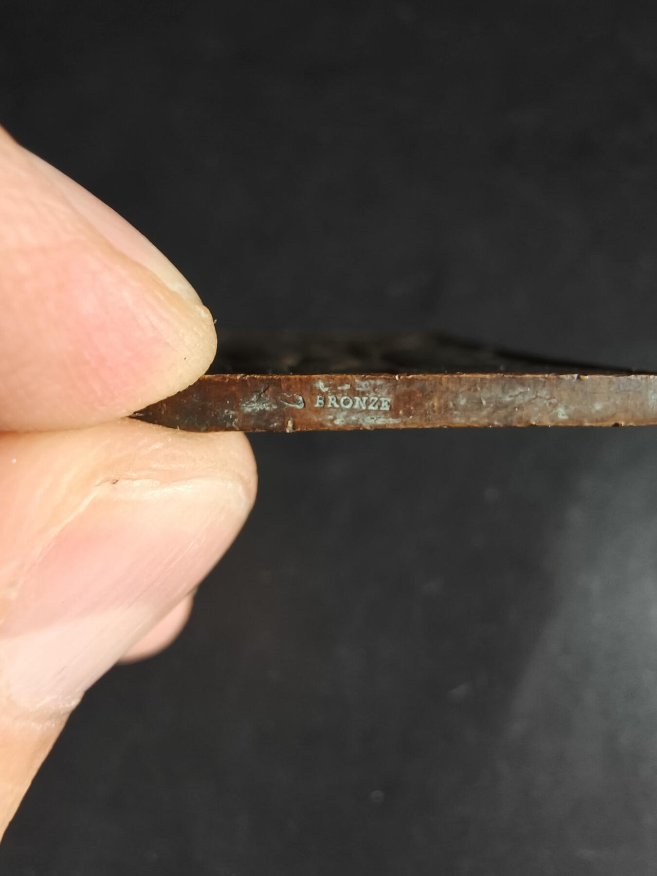 老王徽章第159期  法国天使方形大铜章    尺寸53×28mm.    重量31.6g