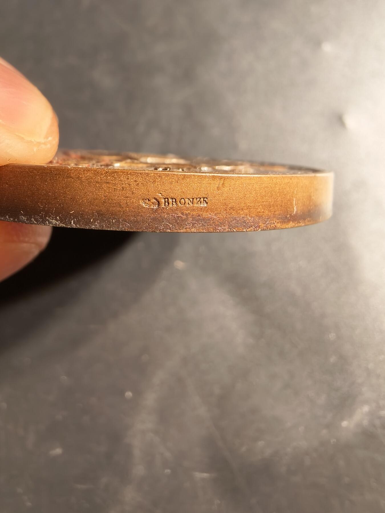 老王徽章第159期 法国塔布市大铜章    直径58mm.   重量108g