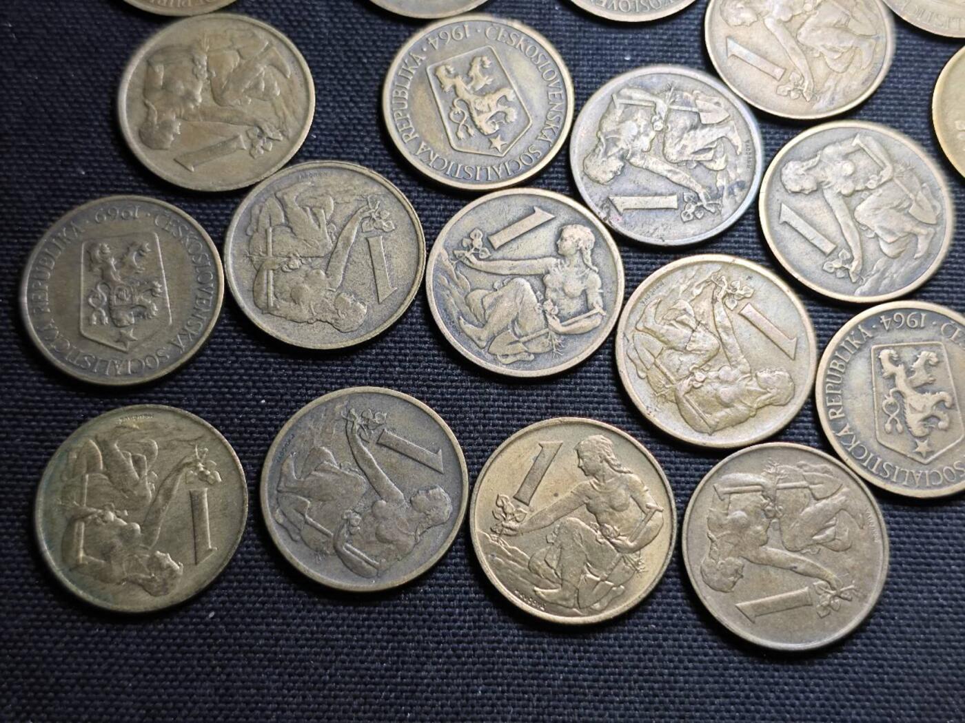 KK钱币收藏小铺  第359场  2月预留时间 周末发货  捷克斯洛伐克一组1克朗铜币26枚