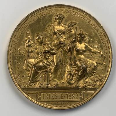 掌中浮雕-藏着的欧洲第039场 - 1882年奥地利工业与农业展览会镀金铜章 ， 61mm ，74.9g，雕刻大师安东.沙夫（A.Scharff）作品
