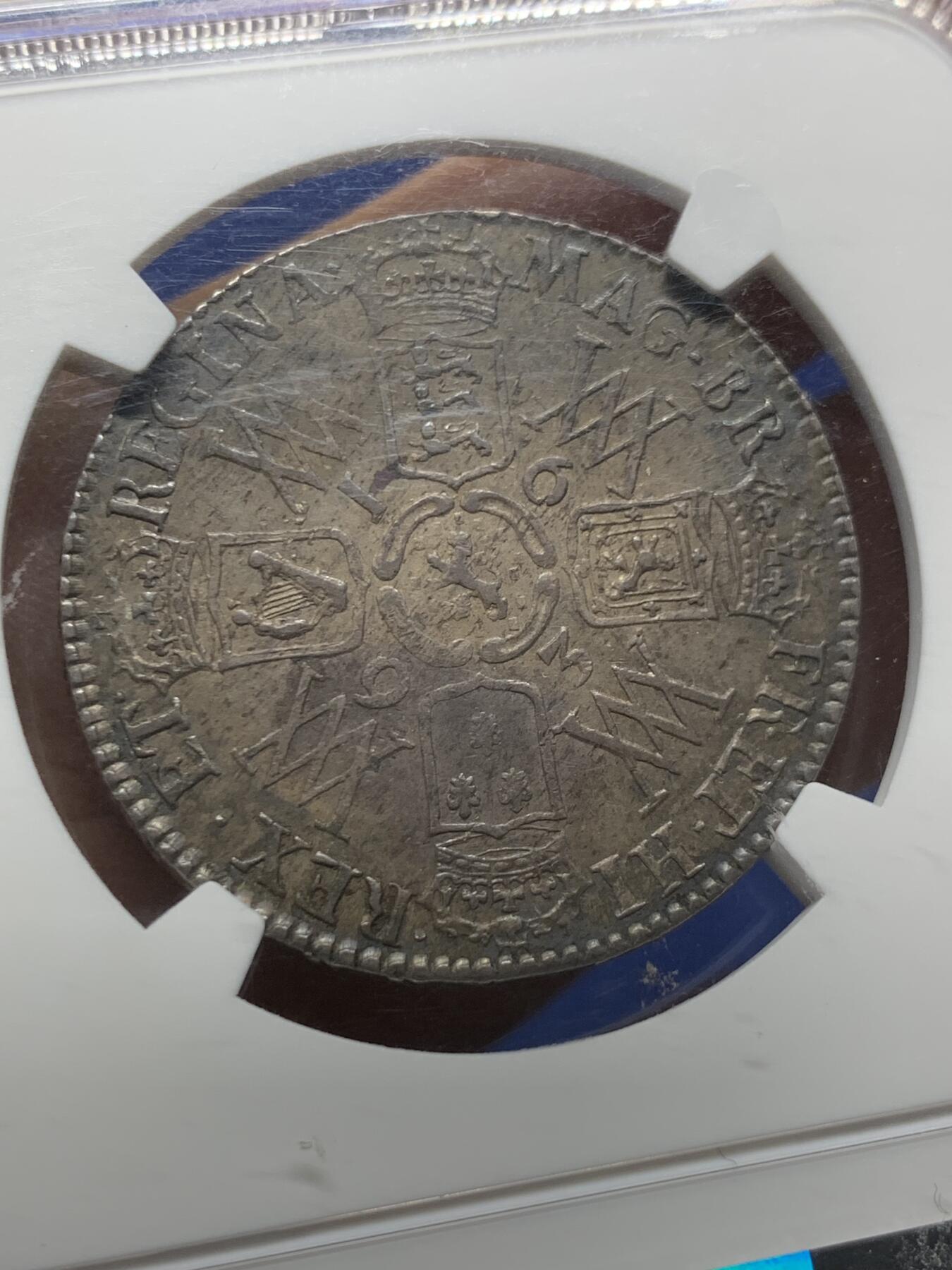 《竞宝斋》第433场 周日，周一 2场连拍 （全场包邮） NGC MS60 英国1693年威廉与玛丽半克朗银币 原味酱彩好状态 英系大神Cope旧藏,传承有序 ,观感超越分数的状态,稀有品种 玩英系不可或缺的一枚 去年九月ha同年版au50分价格1920美金