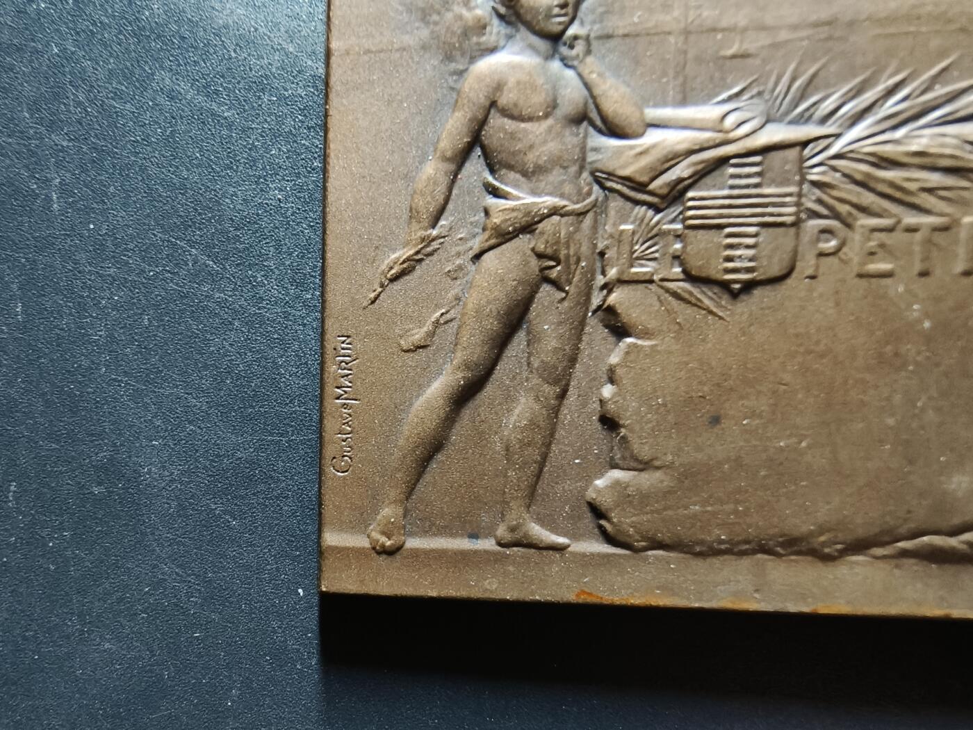 老王徽章第159期 法国马赛市1868年方形大铜章       小天使       尺寸68×43mm.    重量87.6g