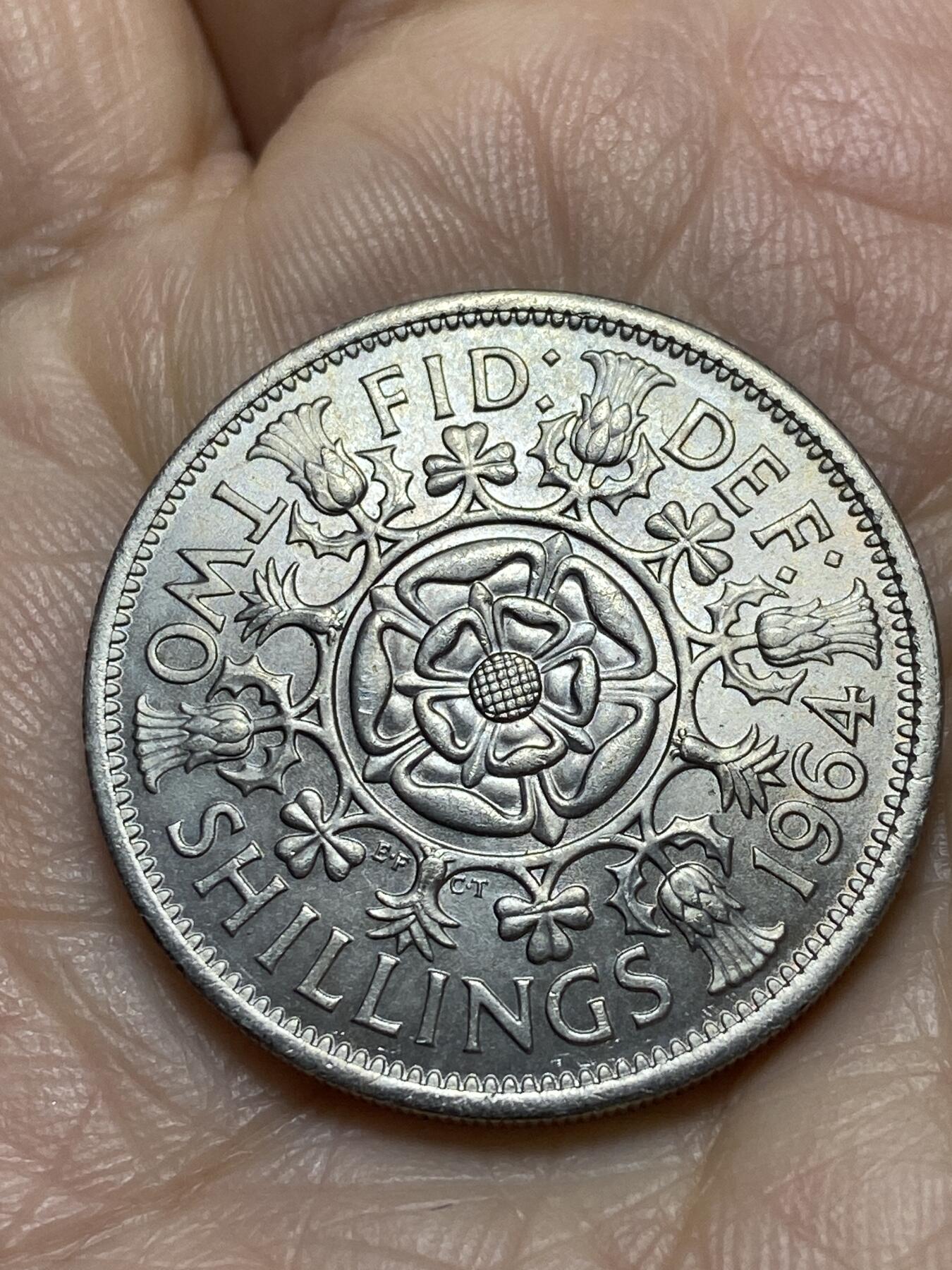 2025年第一百一十八场(总第一百四十四场）外国好品散币(免佣金) 英国🇬🇧1964年2先令(伊丽莎白二世青年桂冠，第二版)