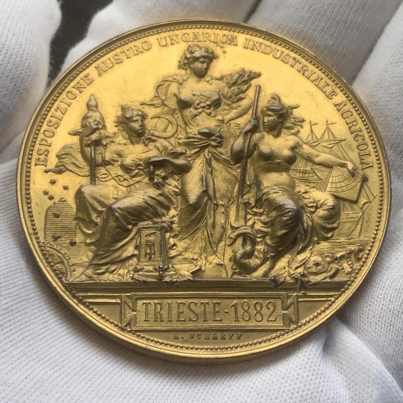 掌中浮雕-藏着的欧洲第039场 1882年奥地利工业与农业展览会镀金铜章 ， 61mm ，74.9g，雕刻大师安东.沙夫（A.Scharff）作品