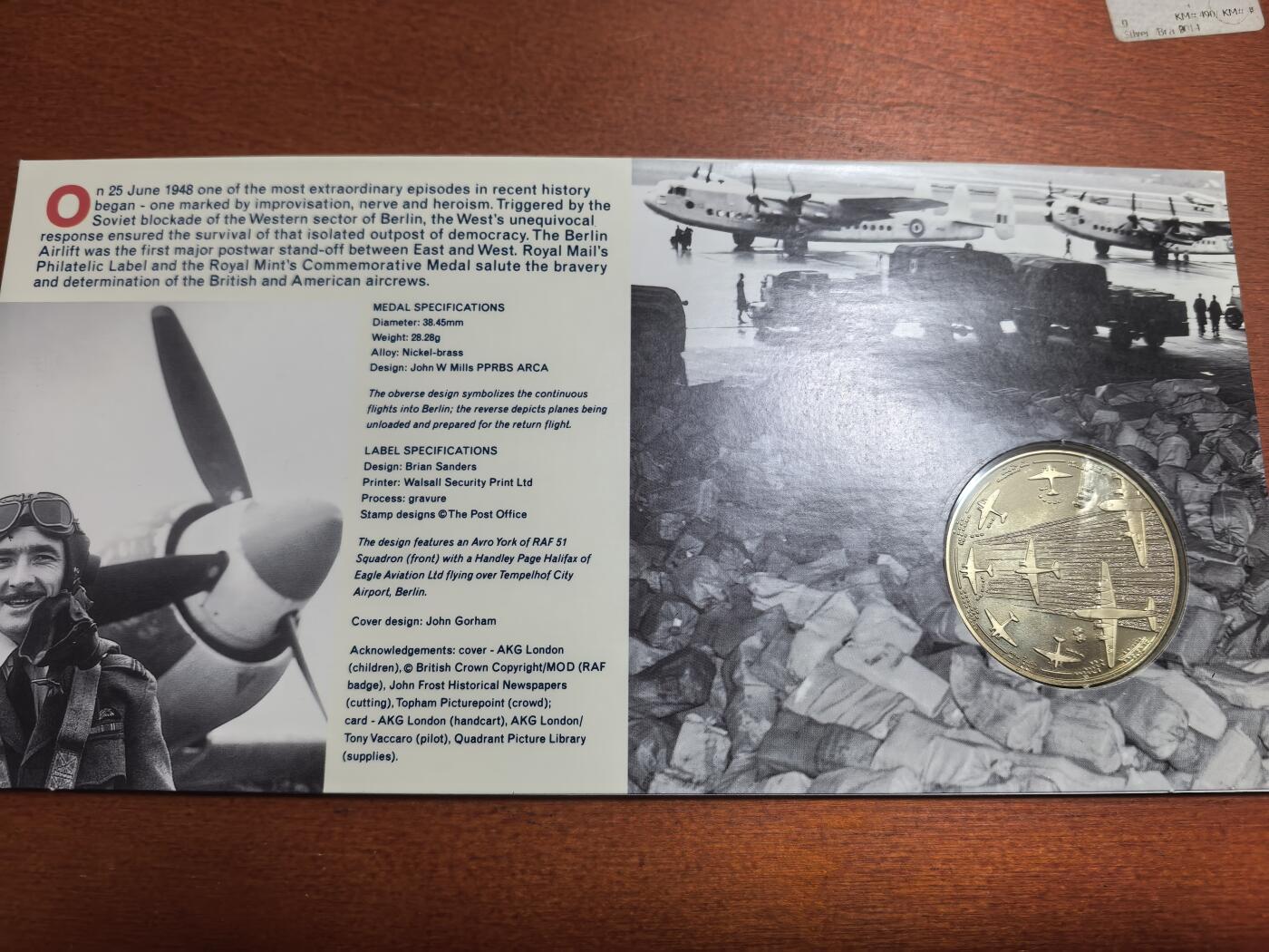长老汇蛇年精选第六十八场拍卖 1999英国皇家邮政纪念柏林空中救援50周年邮币封首日封，含1枚铜镍章，限量发行