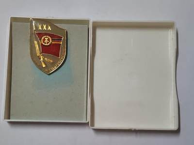 韵星假日拍卖第二十九期 -- Rimey Holidays Auction 29 - 民主德国史塔西三十周年证章 带原盒