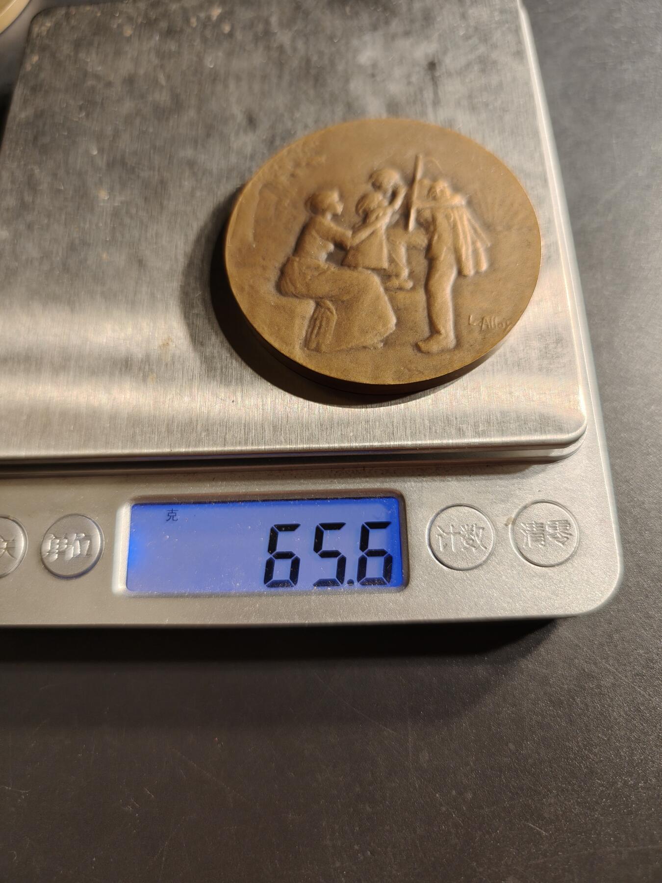 老王徽章第159期  法国乌比坎普市大铜章    直径50mm.   重量65.6g
