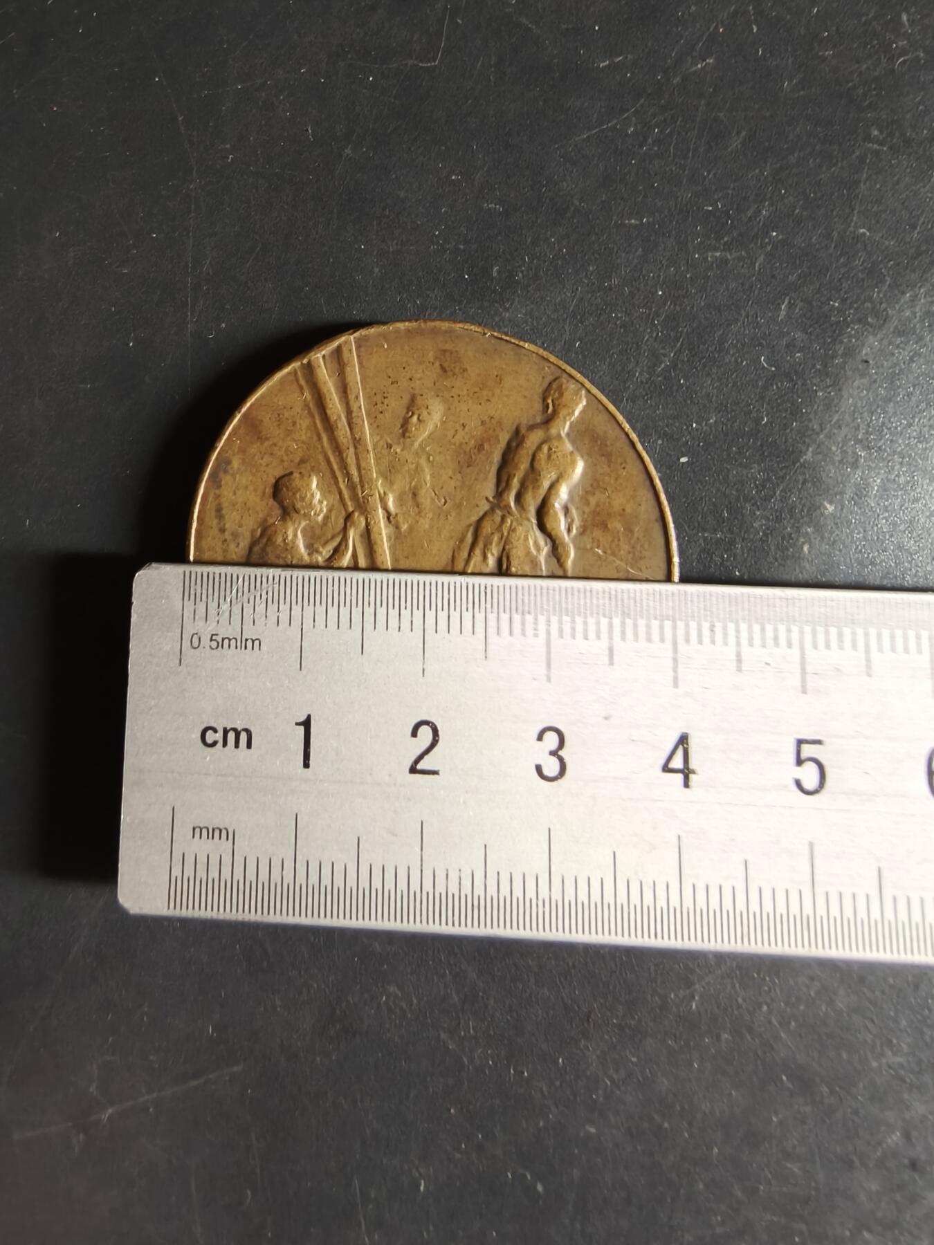 老王徽章第159期  法国埃菲尔铁塔大铜章     直径41mm.    重量28.9g
