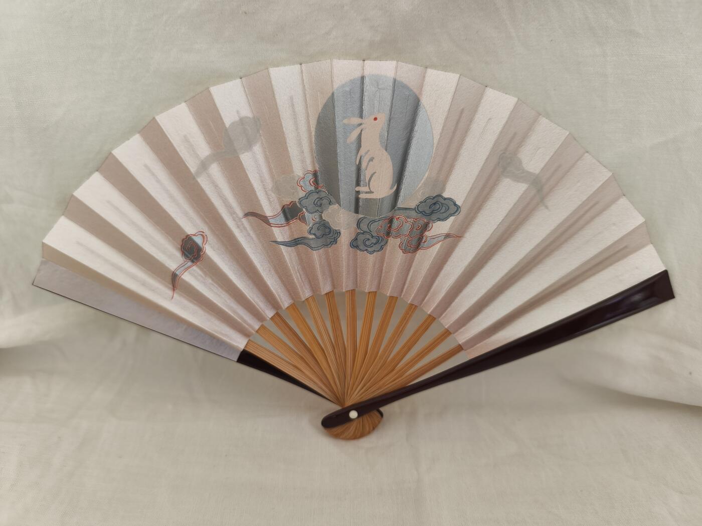 海外回流精品拍卖11.2 原盒全新日本回流生肖兔扇子一把