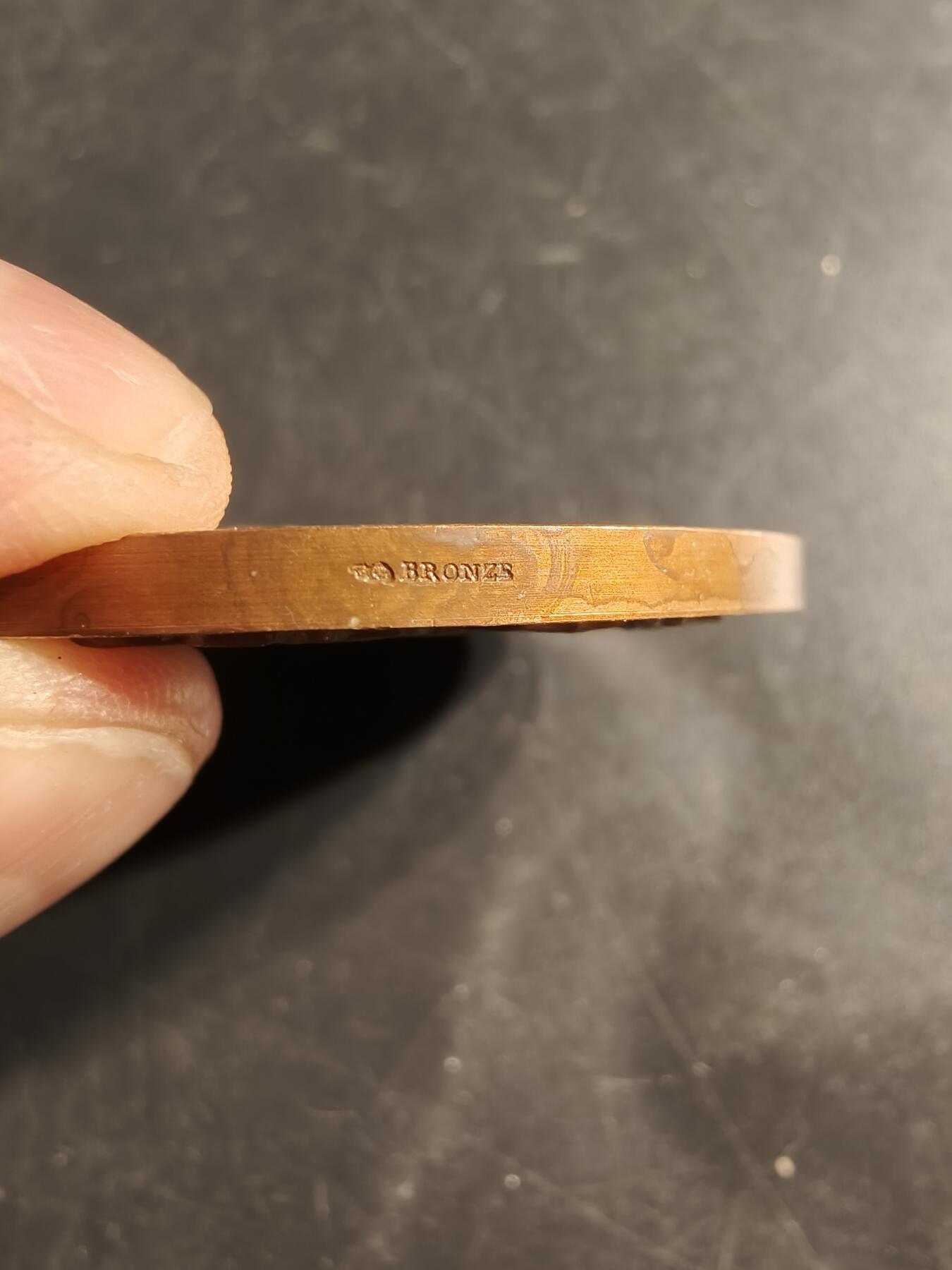 老王徽章第159期 法国养殖业大铜章     阿尔菲杜布瓦作品    直径50mm.   重量64.3g