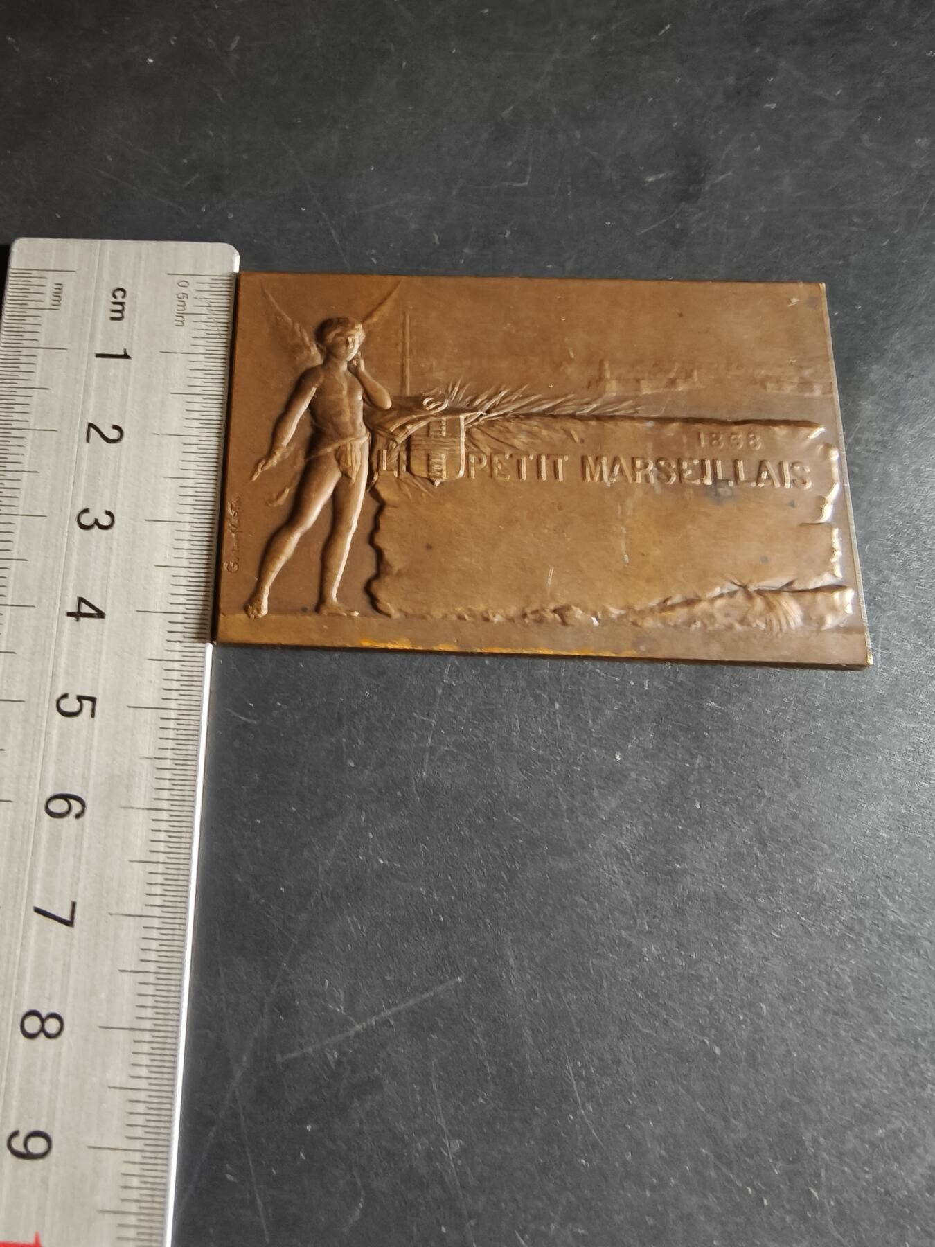 老王徽章第159期 法国马赛市1868年方形大铜章       小天使       尺寸68×43mm.    重量87.6g