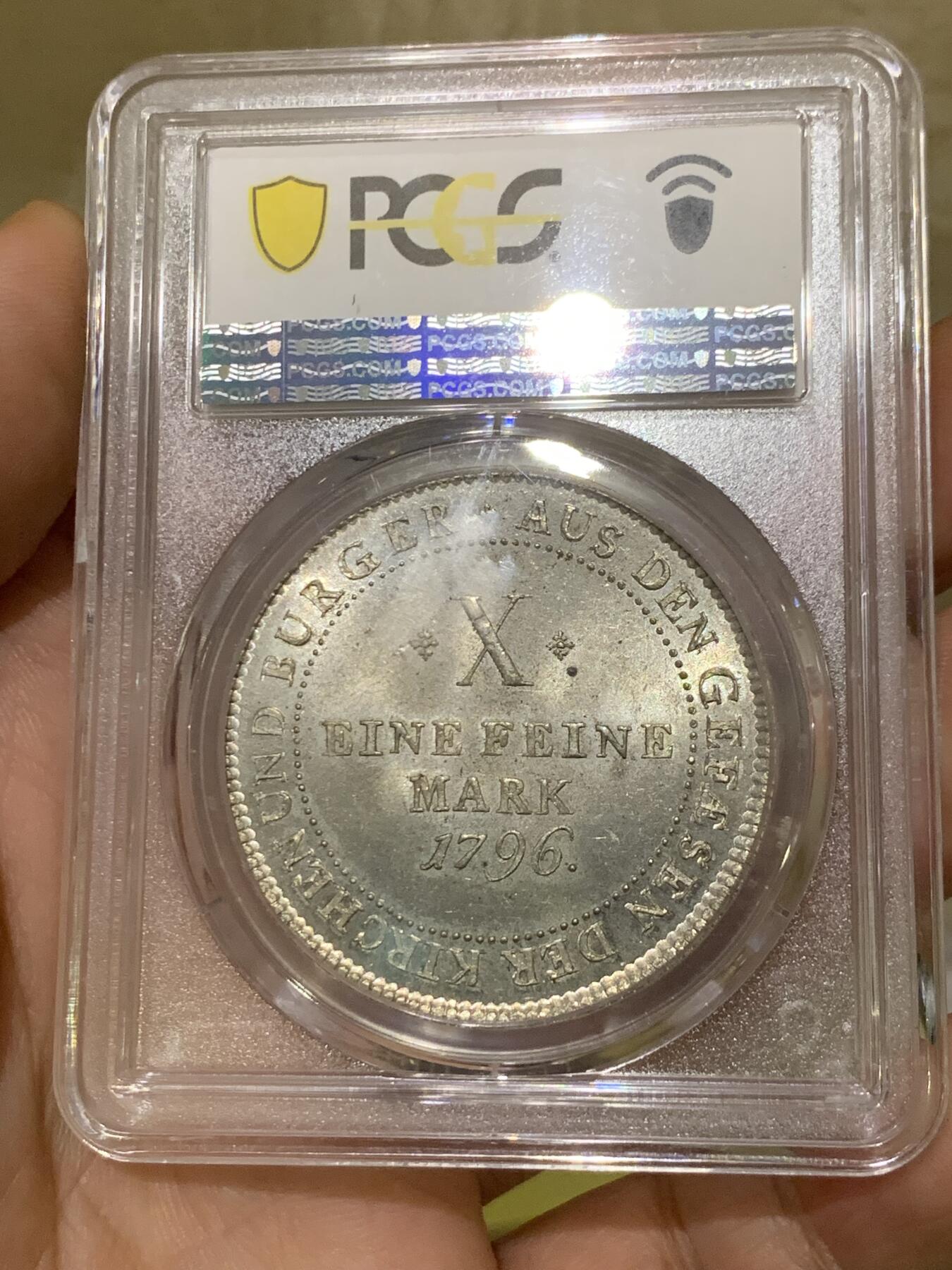 《竞宝斋》第433场 周日，周一 2场连拍 （全场包邮） 冠军分 PCGS MS65 德国 1796 法兰克福 烤鸡泰勒大银币 十字转光 顶级状态 深打凝霜 可遇不可求的状态