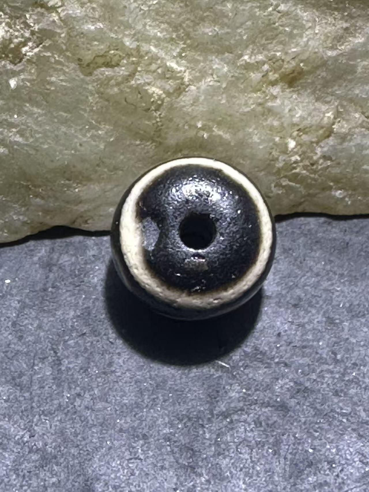 仅此一颗，精品藏传四眼随形天珠一颗，，