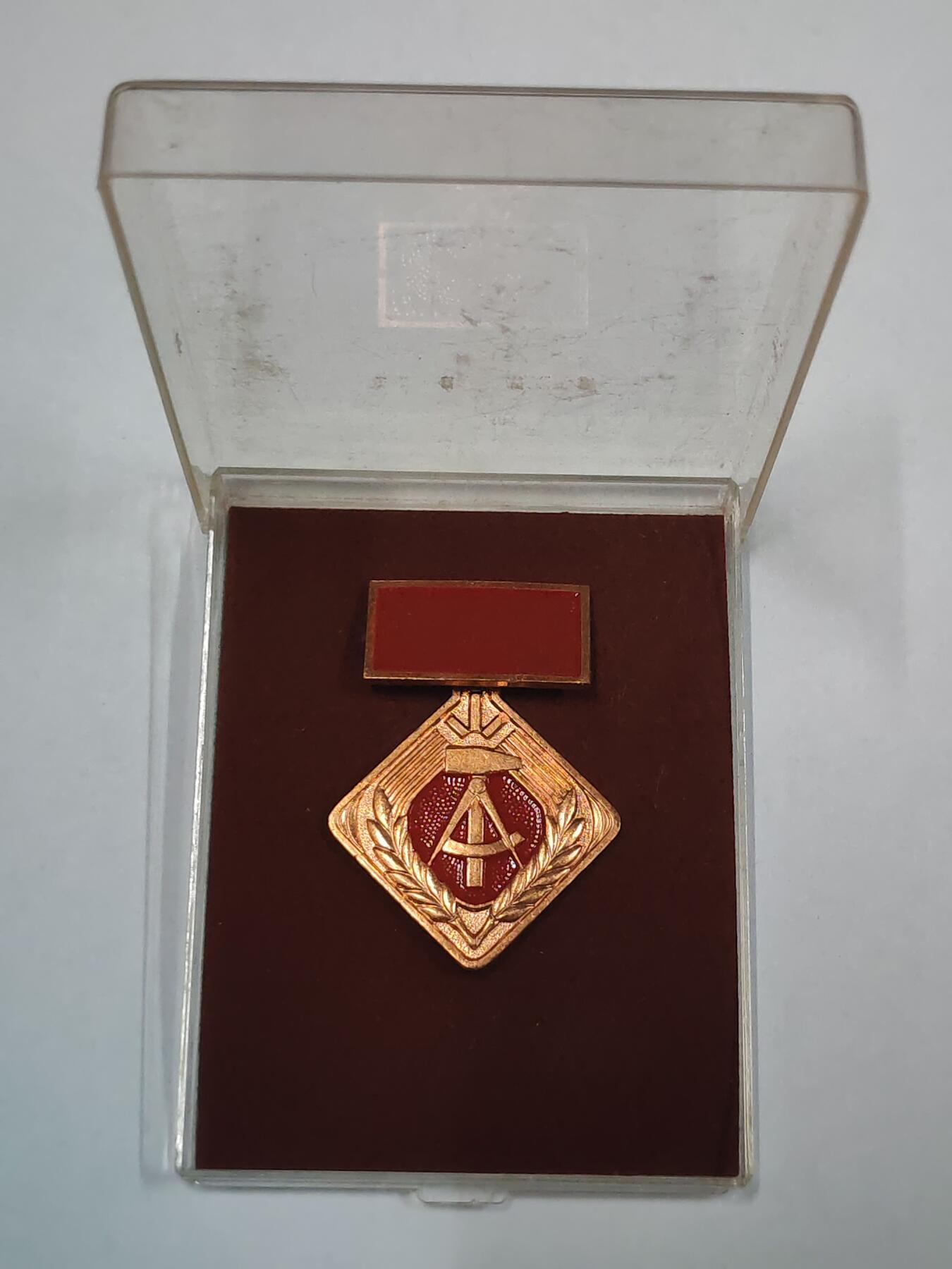韵星假日拍卖第二十九期 -- Rimey Holidays Auction 29 民主德国个人劳动积极分子奖章