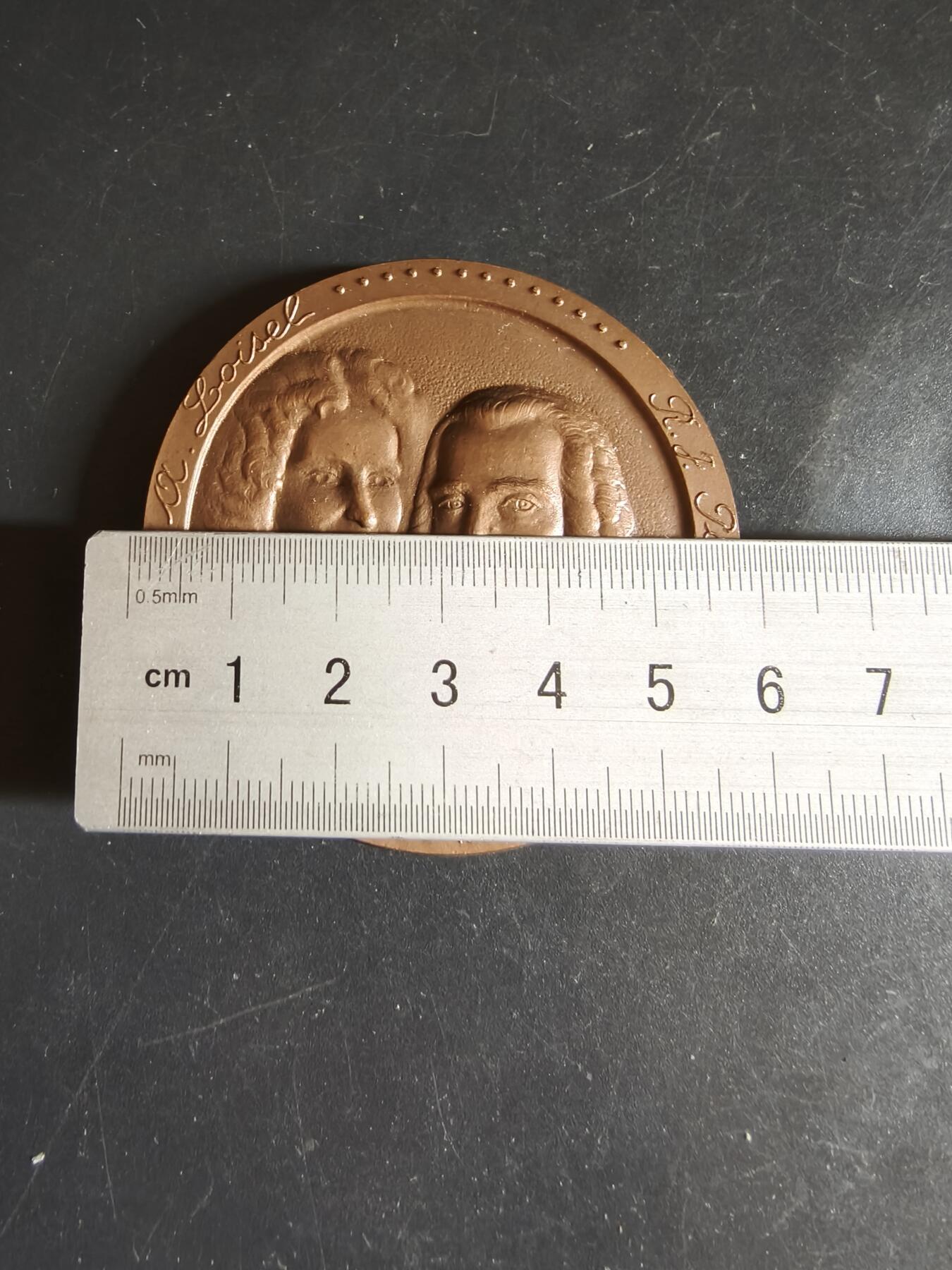 老王徽章第159期  法国公证人存款及储蓄银行大铜章     直径58mm.   重量122.2g