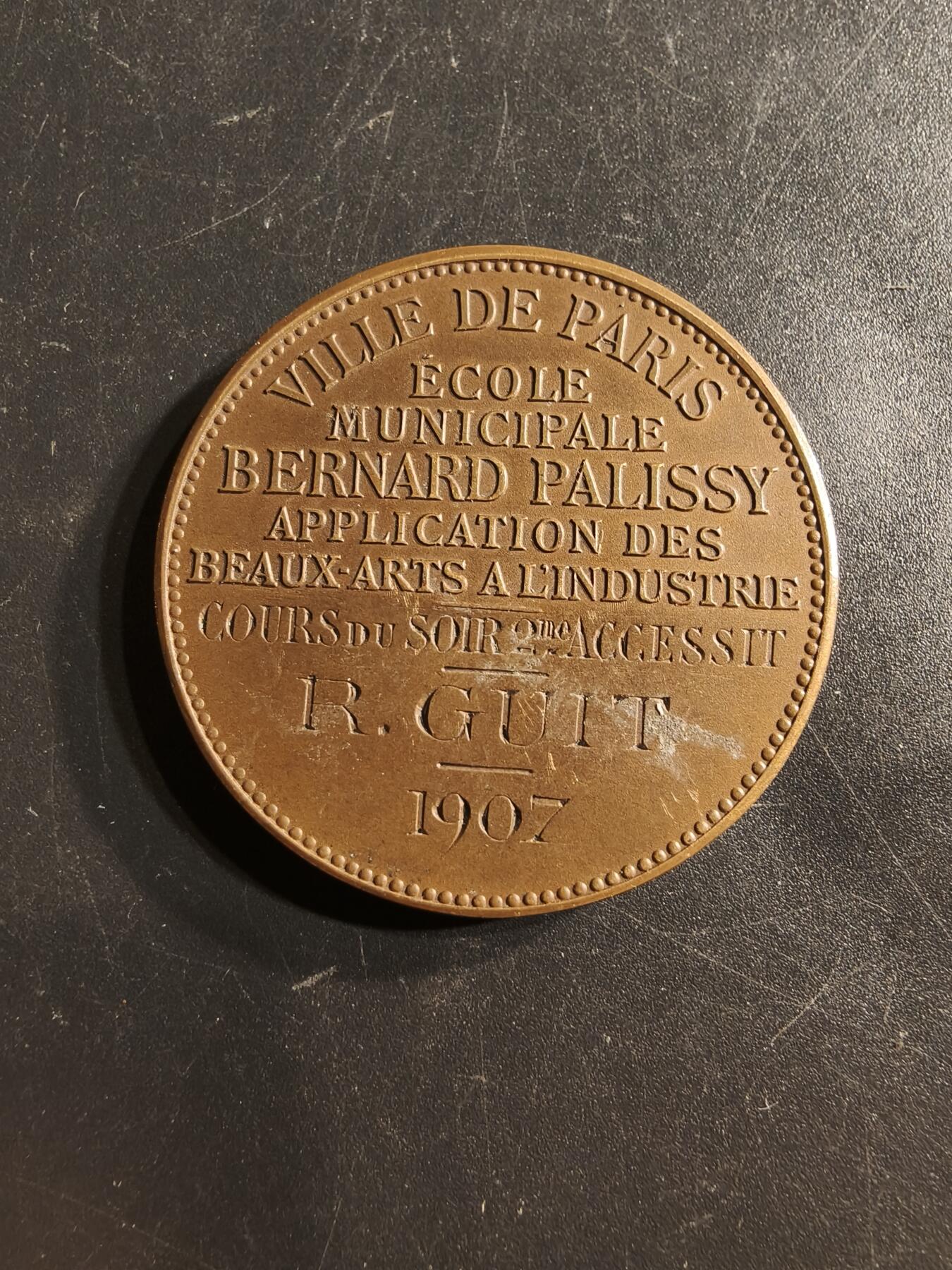 老王徽章第159期  法国1907年巴黎市应用美术与工业大铜章     直径36mm.   重量29.2g