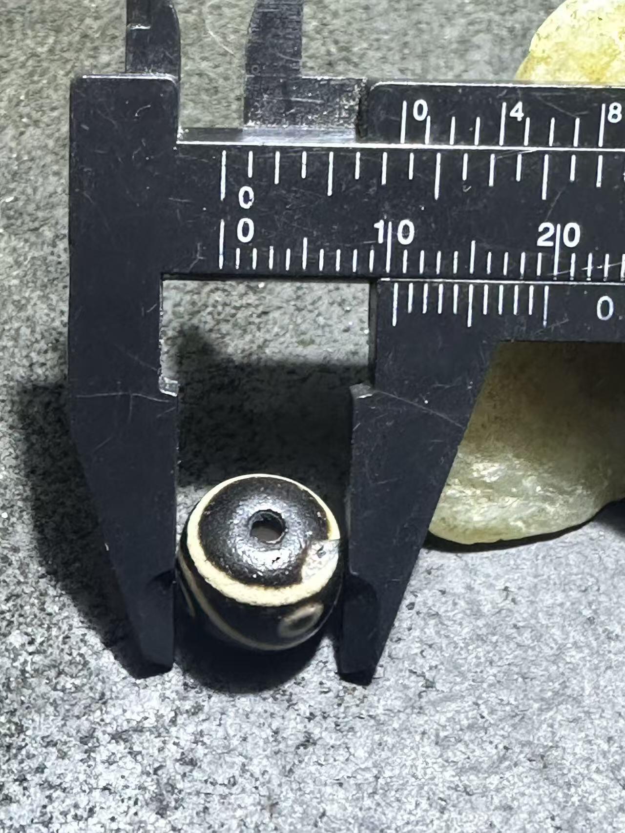 仅此一颗，精品藏传四眼随形天珠一颗，，